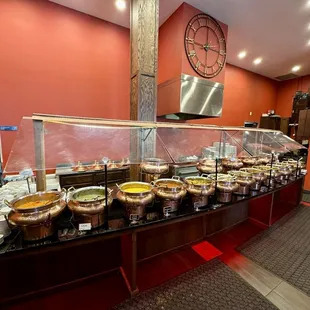 Variety of chicken and vegetarian dishes, nann, and rice