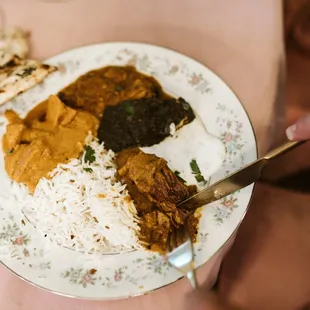 Amazing catering done by Tandoor Indian Restaurant. photo credit, @stinagranforsphotography