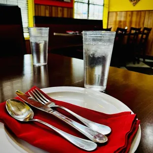 Always appreciate a cloth napkin with some color to it
