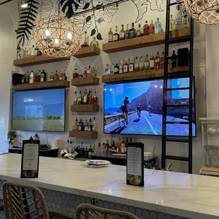 Restaurant bar