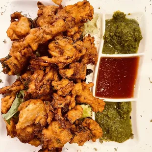 Mix Veggie Pakora - fresh ingredients, tasted bit citrusy maybe due to Amchoor (mango powder spice).  4 stars.