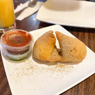 2 Piece Vegetable Samosas