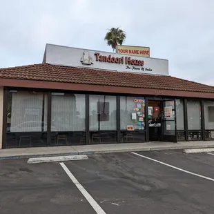 the outside of a restaurant