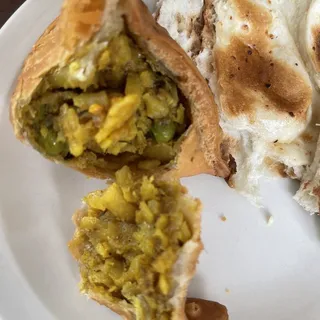 2 Piece Vegetable Samosas