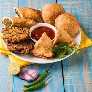 food, chicken wings and fried chicken