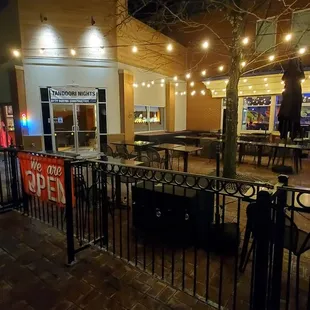 the outside of a restaurant
