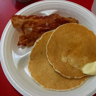Hot cakes and bacon