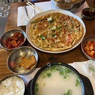 20. Seafood and Green Onion Pancake