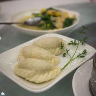 Gai Loong ( chicken coop) dumpling - a unique Taishan dim sum