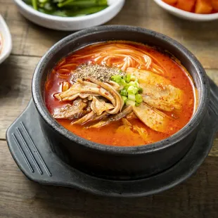매운 돼지국밥 Spicy pork belly soup (pork bone soup w/pork stomach,heart &amp; pork belly)