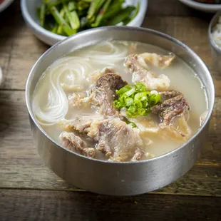 도가니탕 Dogani tang (beef knee bone soup)