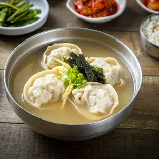 만두국 Dumpling soup