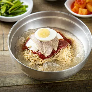 비빔냉면 Buckwheat noodles w/spicy sauce