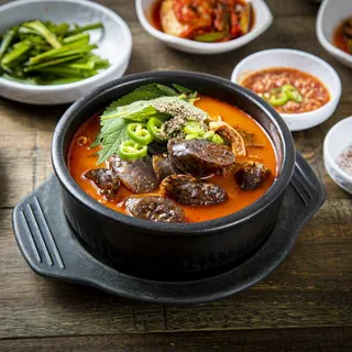 2. 매운 순대국 / 辣米助汤 / Spicy Soondae-Guk
