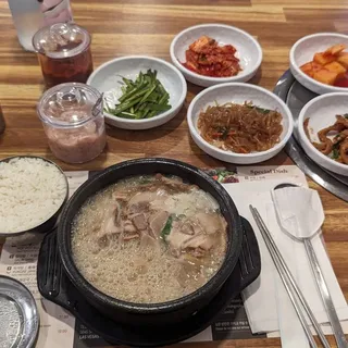 5. 특 돼지국밥 / 特猪肉汤返 / Special Pork Belly Soup