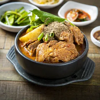 11. 감자탕 / 脊骨土豆汤 / Gamja Tang