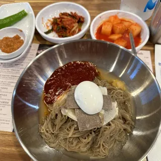 17. 비빔냉면 / 辣幷冷面 / Bibim Naengmyeon