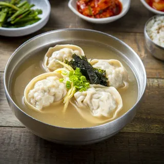 만두국  dumpling soup
