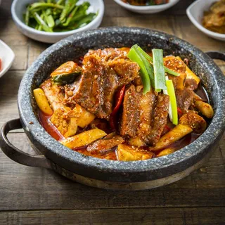 매운 소갈비찜 (M)Braised spicy beef ribs