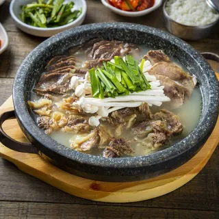 30. 모듬수육  L/ 整套白切猪肉 / Modeum Suyuk