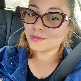 Lesly R.