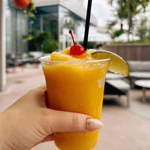 Non-alcoholic mango daiquiri