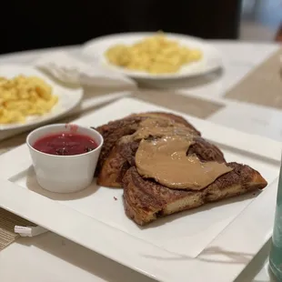 French toast with peanut butter