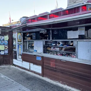 the outside of a restaurant