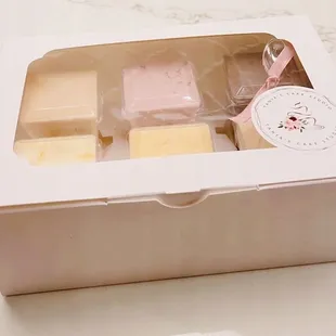 Wedding cake tasting box