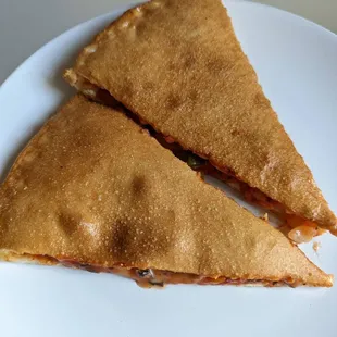 the crust looks pretty promising, but it's oddly spongy and bland -- despite the addition of garlic butter on the crust.