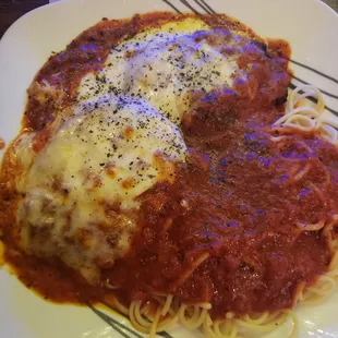 Chicken parmesan and spaghetti