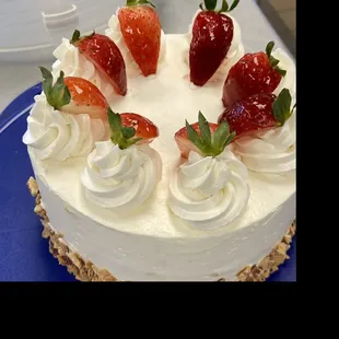 Genoise Sponge with Whipped Cream