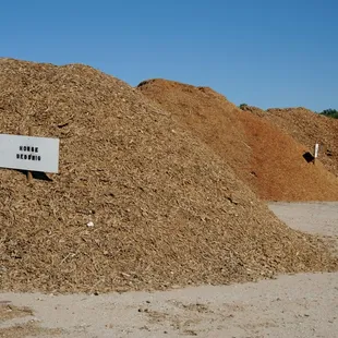 Decorative wood chips and mulch for sale