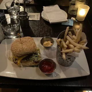 Single Smoked Cheeseburger