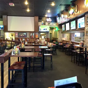 Lots of TVs and an Ultra Big Screen