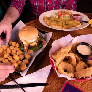 food, chicken wings and fried chicken