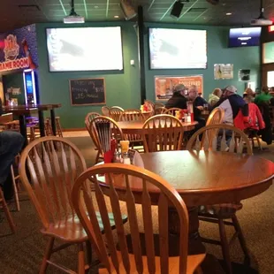 Many tables and TVs