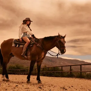 Photo taken by me at the Photo Creators Conference at the Tanque Verde Guest Ranch.  This horse is Oakley.