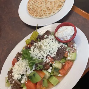 Souvlaki salad with pita