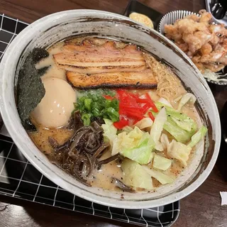 (R2) BLACK MAYU TONKOTSU RAMEN