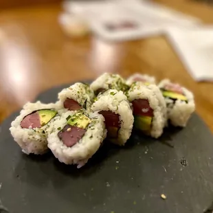 Avocado tuna roll