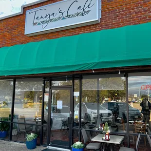 the outside of the restaurant