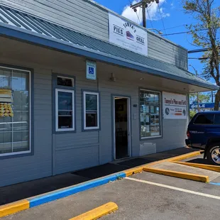 the outside of the restaurant