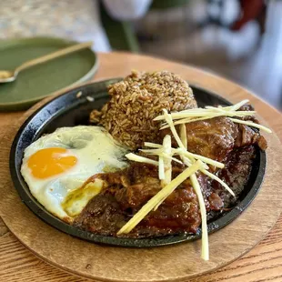 Pork belly sizzling plate. IG: @_emwong_
