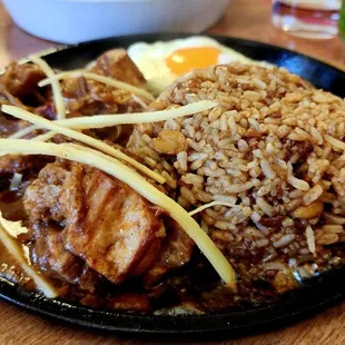 GAENG hung le. (Fried rice w/ slow cooked soft pork belly w/ sweet and tangy sauce).