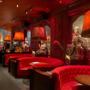 red couches and lamps