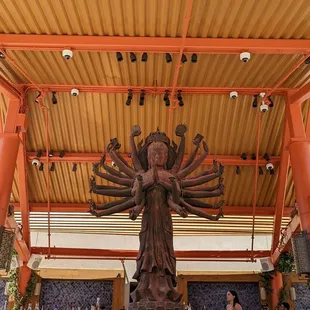 a statue of a man and a woman