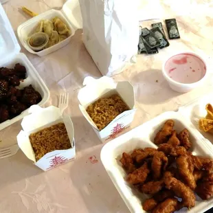 Sweet and sour pork and crab Rangoon over fried. Portions great, made quickly. Pot stickers were our favorite, fried rice was decent.