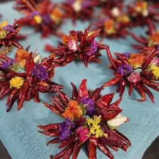 a bunch of chili flowers