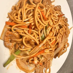 a plate of noodles and meat